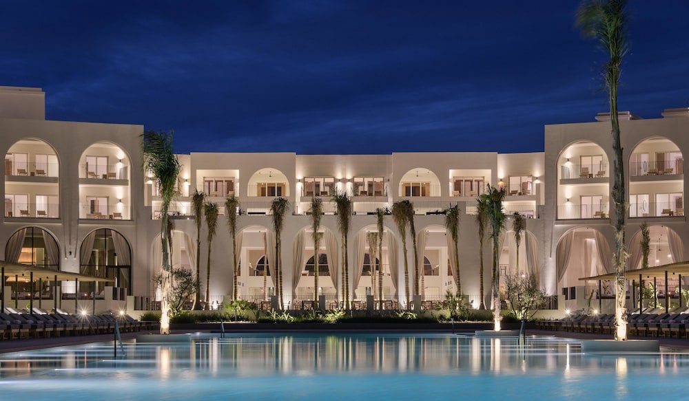 Serry Beach Resort — Hotel building in Hurghada, Red Sea