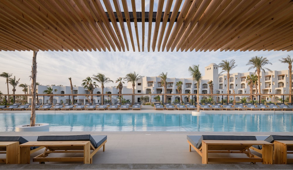 Serry Beach Resort — Swimming pool in Hurghada, Red Sea