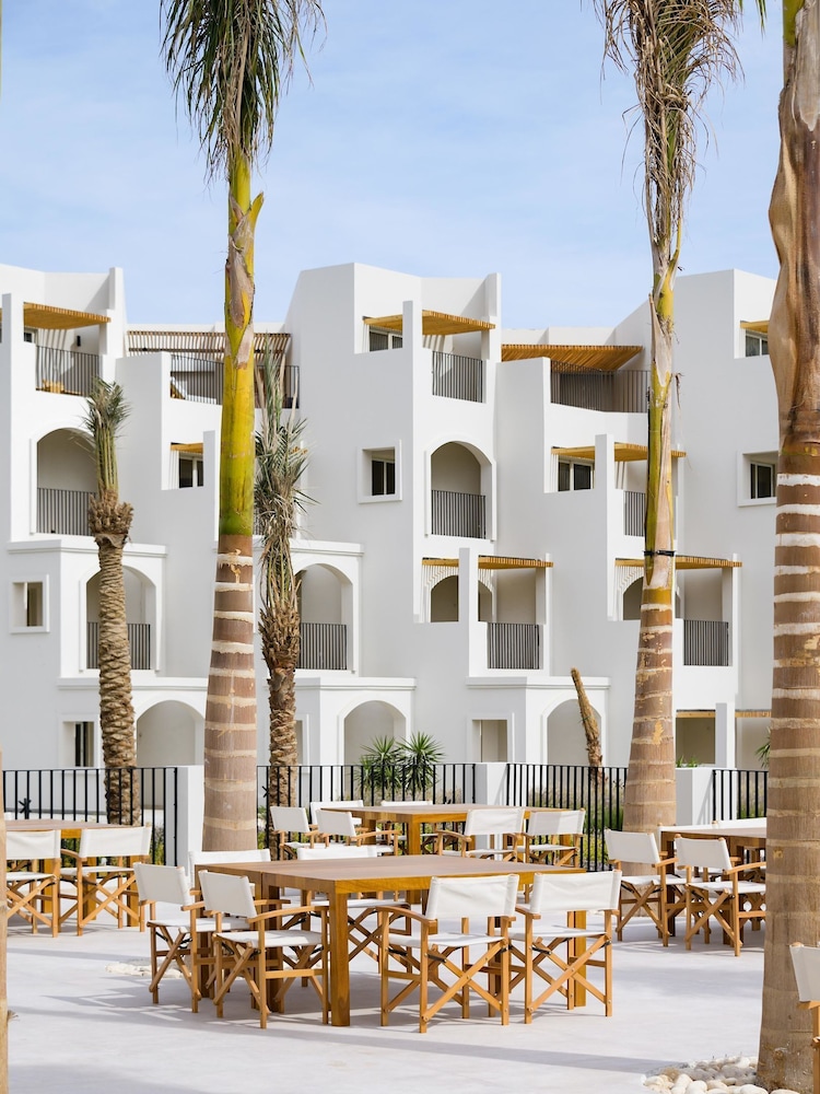 Serry Beach Resort — Hotel building in Hurghada, Red Sea