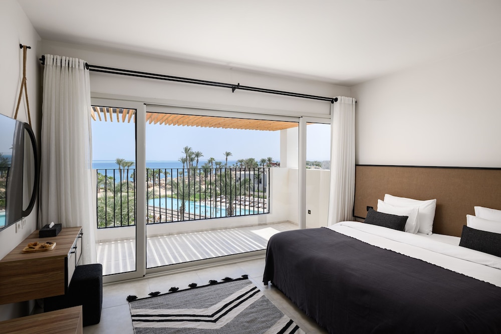 Serry Beach Resort — Hotel rooms in Hurghada, Red Sea