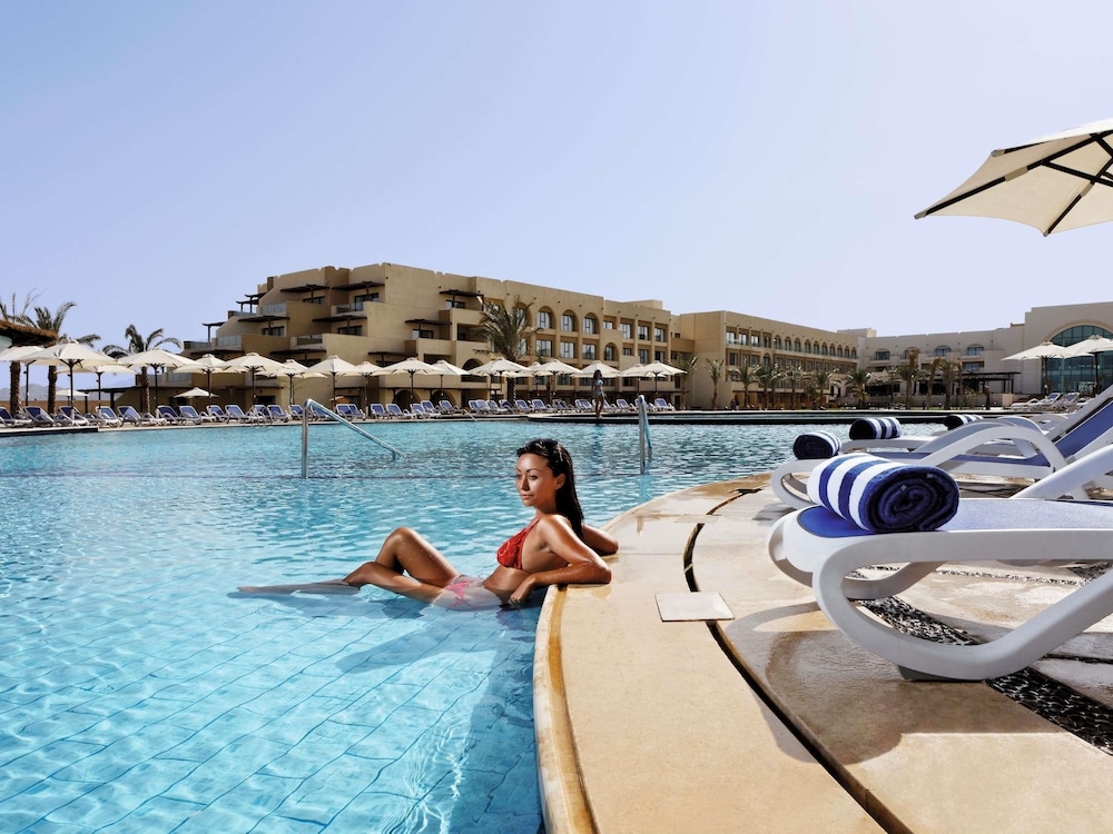 Mövenpick Waterpark Resort & Spa Soma Bay — Swimming pool in Soma Bay, Red Sea