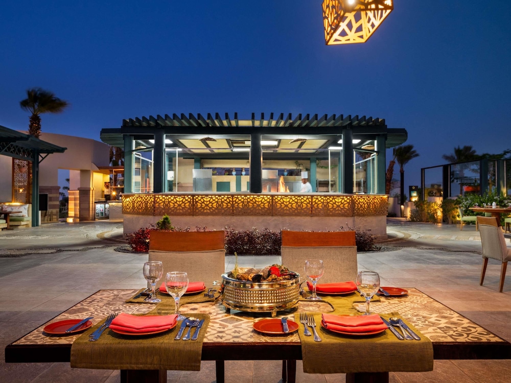 Mövenpick Waterpark Resort & Spa Soma Bay — Restaurant & bars in Soma Bay, Red Sea