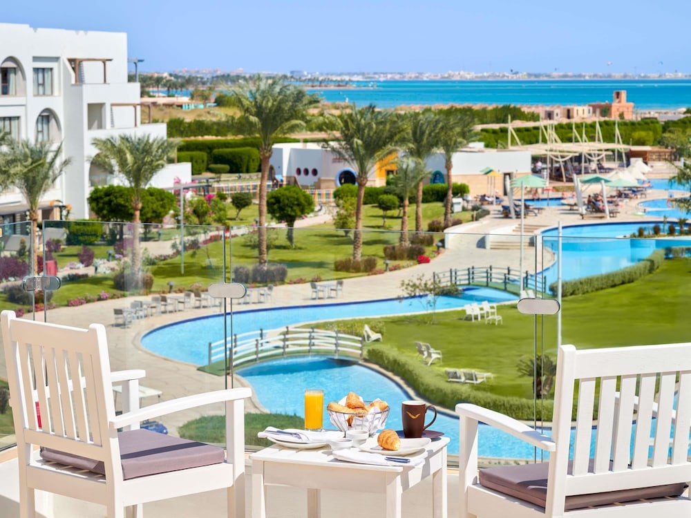 Mövenpick Waterpark Resort & Spa Soma Bay — Swimming pool in Soma Bay, Red Sea
