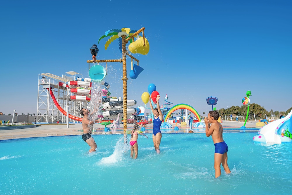Mövenpick Waterpark Resort & Spa Soma Bay — Swimming pool in Soma Bay, Red Sea
