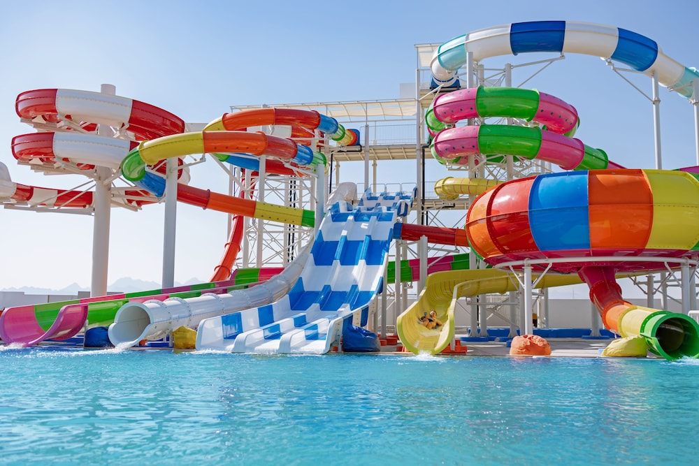 Mövenpick Waterpark Resort & Spa Soma Bay — Swimming pool in Soma Bay, Red Sea