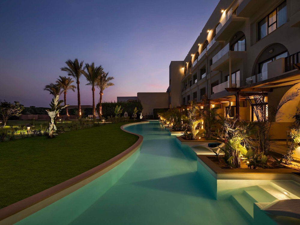Mövenpick Waterpark Resort & Spa Soma Bay — Swimming pool in Soma Bay, Red Sea