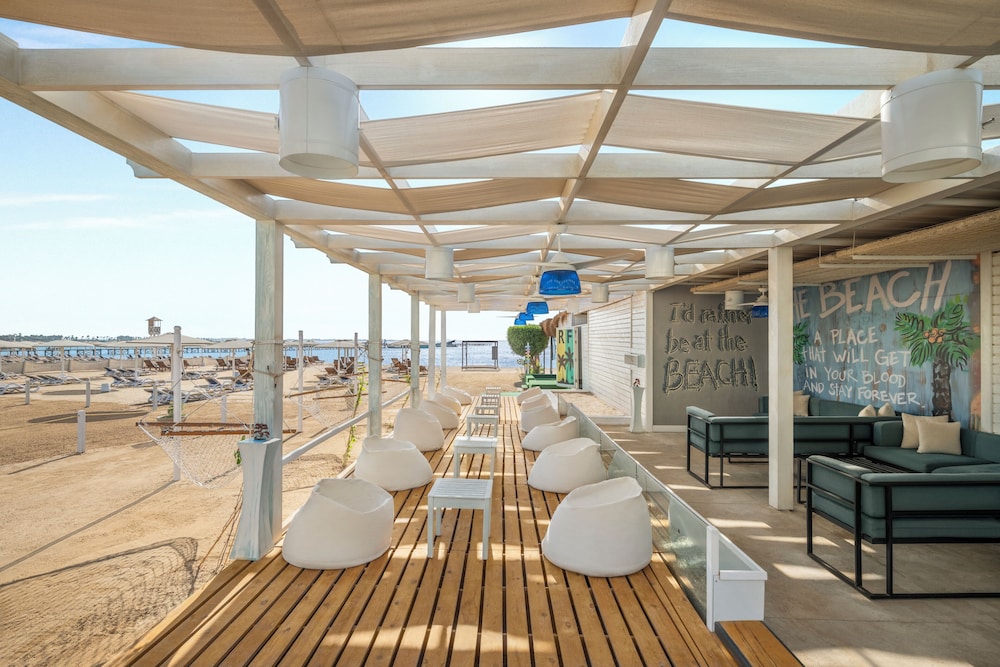 Mövenpick Waterpark Resort & Spa Soma Bay — Restaurant & bars in Soma Bay, Red Sea