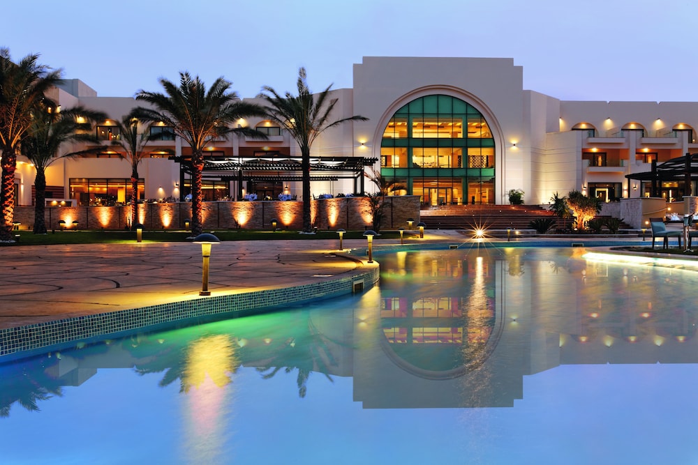 Mövenpick Waterpark Resort & Spa Soma Bay — Hotel building in Soma Bay, Red Sea