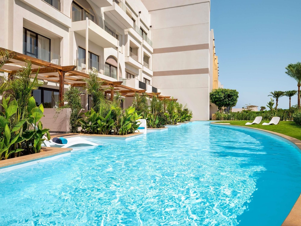 Mövenpick Waterpark Resort & Spa Soma Bay — Swimming pool in Soma Bay, Red Sea