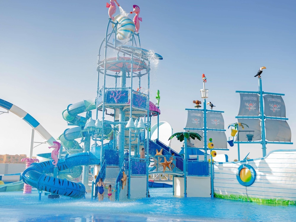 Mövenpick Waterpark Resort & Spa Soma Bay — Swimming pool in Soma Bay, Red Sea