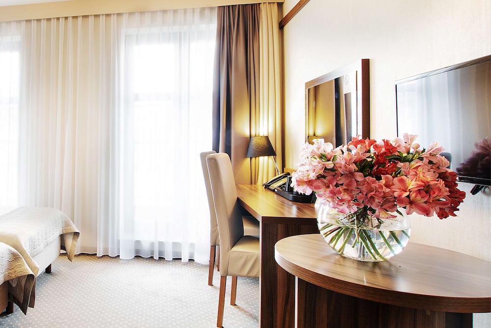 Golden Tulip Krakow City Center — Hotel rooms in Krakow, Lesser Poland
