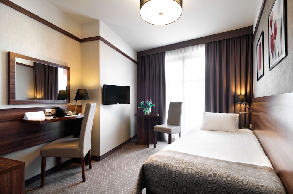 Golden Tulip Krakow City Center — Hotel rooms in Krakow, Lesser Poland