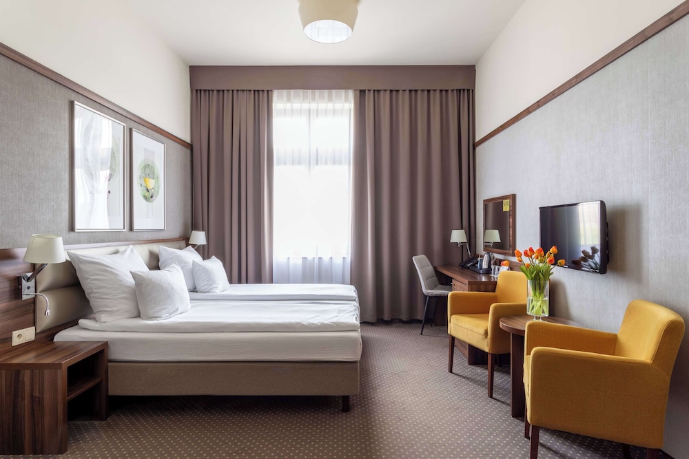 Golden Tulip Krakow City Center — Hotel rooms in Krakow, Lesser Poland