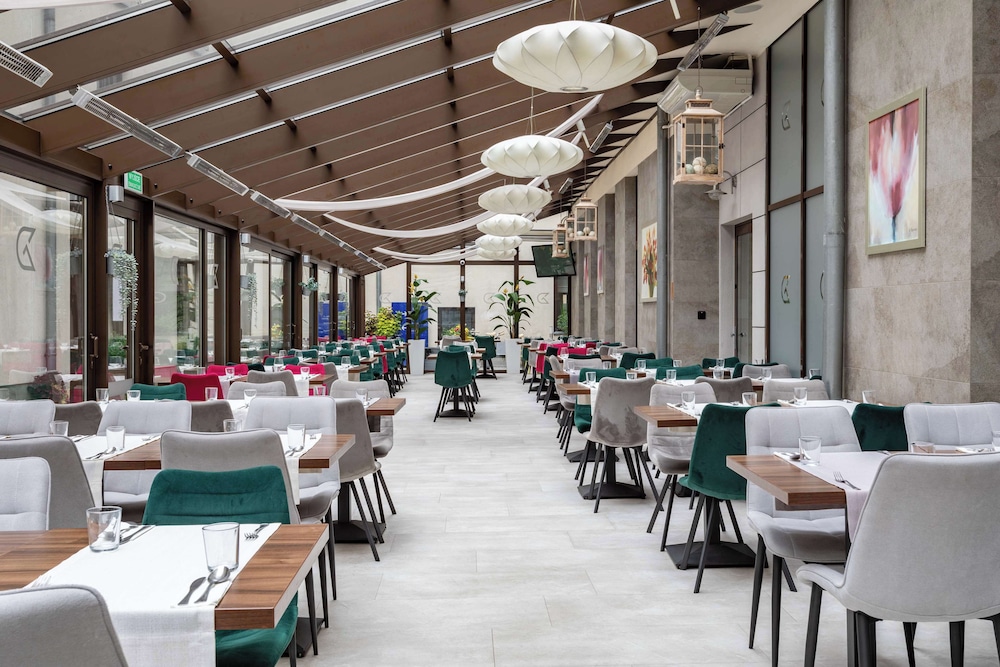 Golden Tulip Krakow City Center — Restaurant & bars in Krakow, Lesser Poland