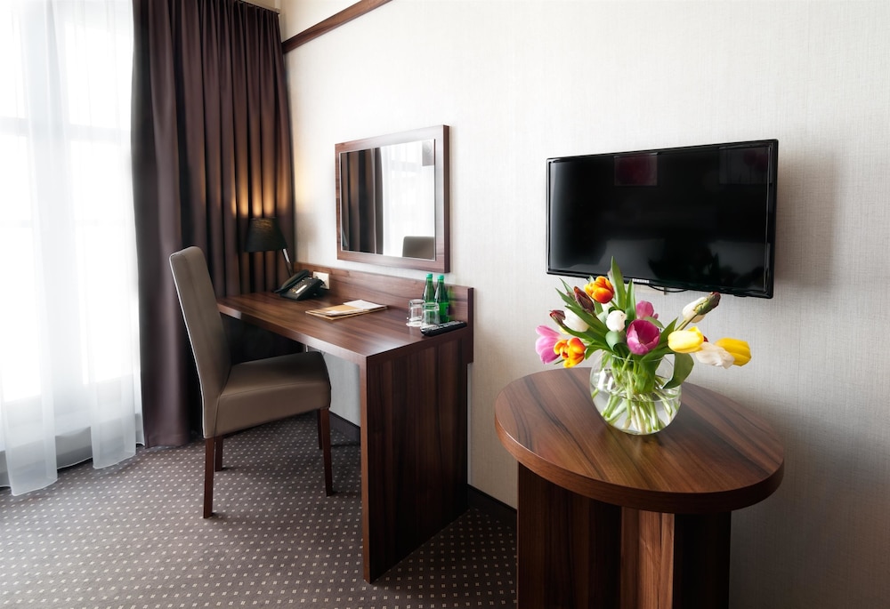 Golden Tulip Krakow City Center — Hotel rooms in Krakow, Lesser Poland