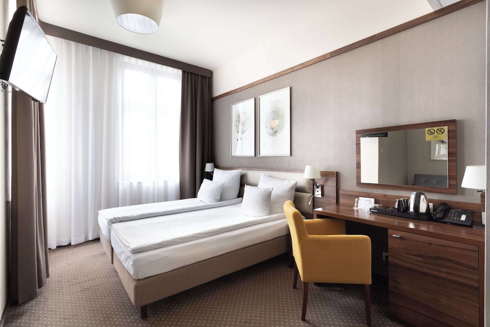 Golden Tulip Krakow City Center — Hotel rooms in Krakow, Lesser Poland