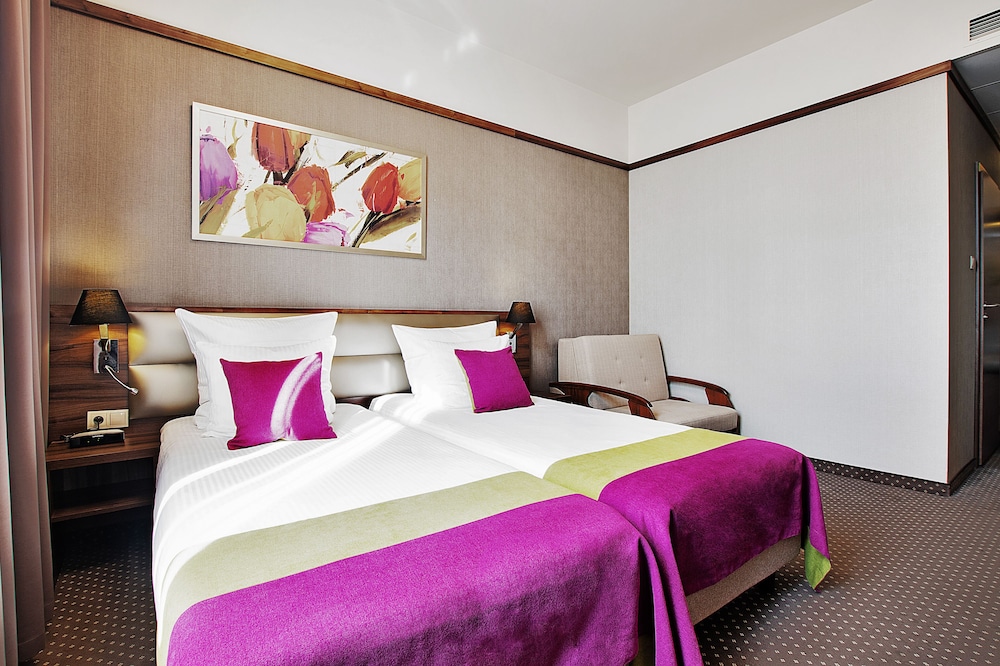 Golden Tulip Krakow City Center — Hotel rooms in Krakow, Lesser Poland