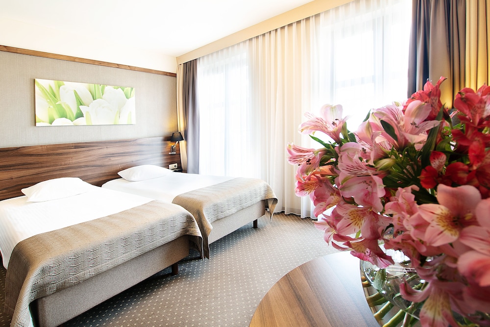 Golden Tulip Krakow City Center — Hotel rooms in Krakow, Lesser Poland