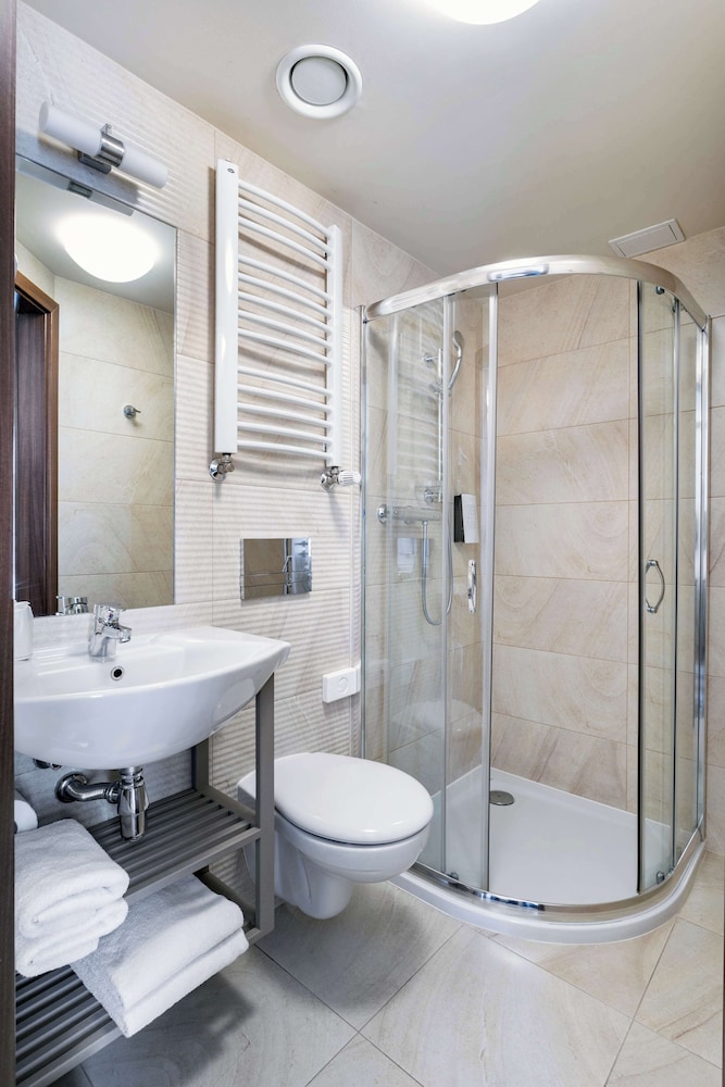 Golden Tulip Krakow City Center — Hotel rooms in Krakow, Lesser Poland