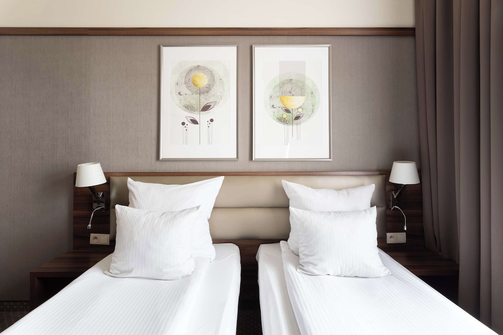 Golden Tulip Krakow City Center — Hotel rooms in Krakow, Lesser Poland