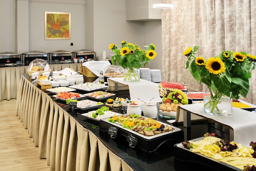 Golden Tulip Krakow City Center — Restaurant & bars in Krakow, Lesser Poland