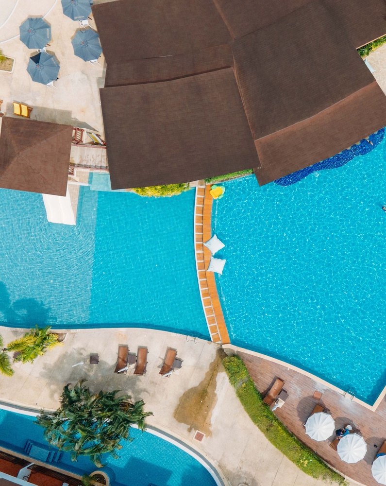 Occidental Bangtao Beach Resort — Swimming pool in Bang Tao Beach, Phuket Province
