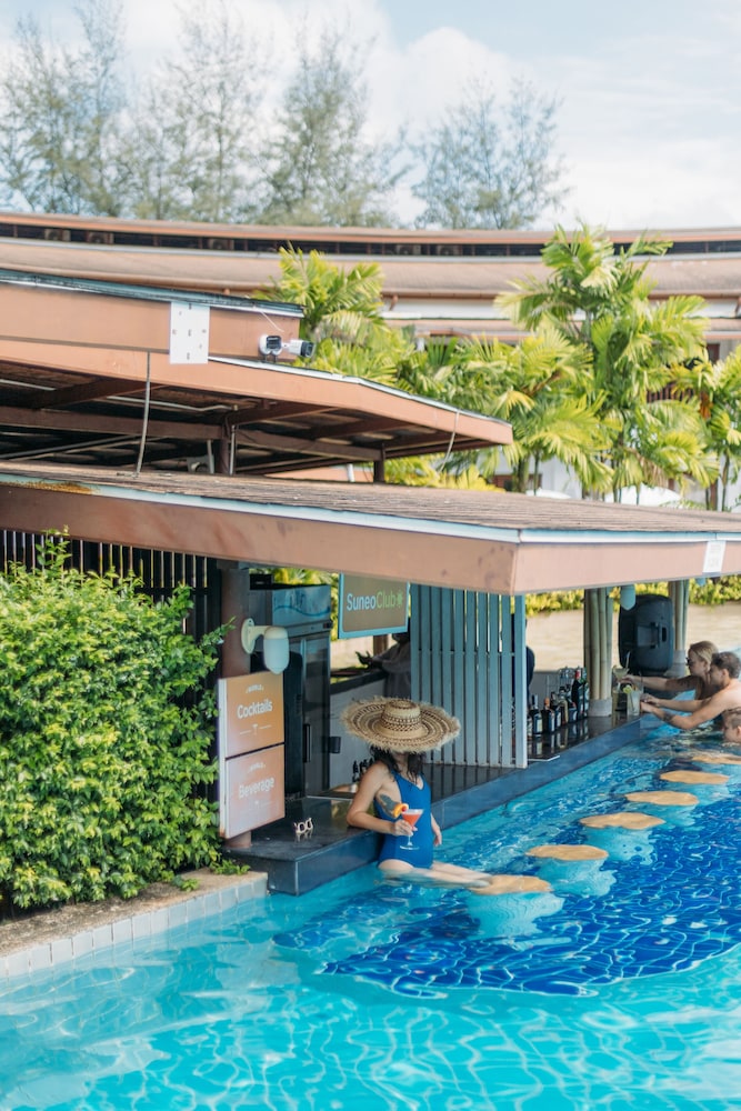 Occidental Bangtao Beach Resort — Swimming pool in Bang Tao Beach, Phuket Province