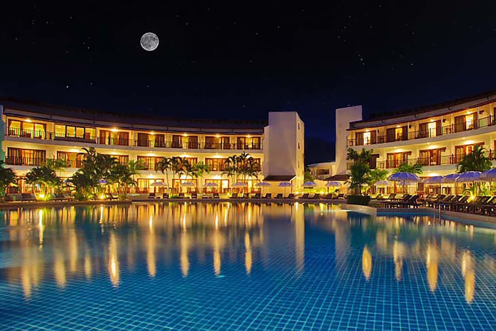 Occidental Bangtao Beach Resort — Hotel building in Bang Tao Beach, Phuket Province