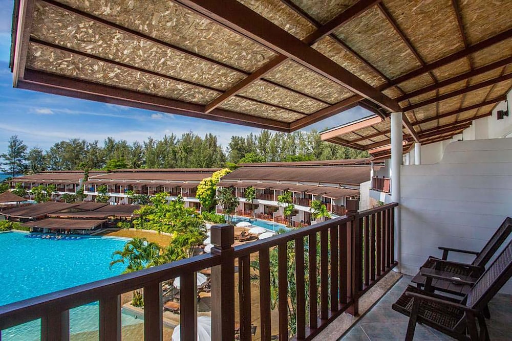 Occidental Bangtao Beach Resort — Swimming pool in Bang Tao Beach, Phuket Province