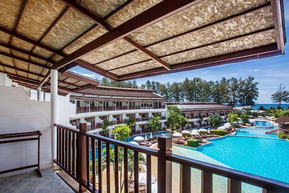 Occidental Bangtao Beach Resort — Swimming pool in Bang Tao Beach, Phuket Province