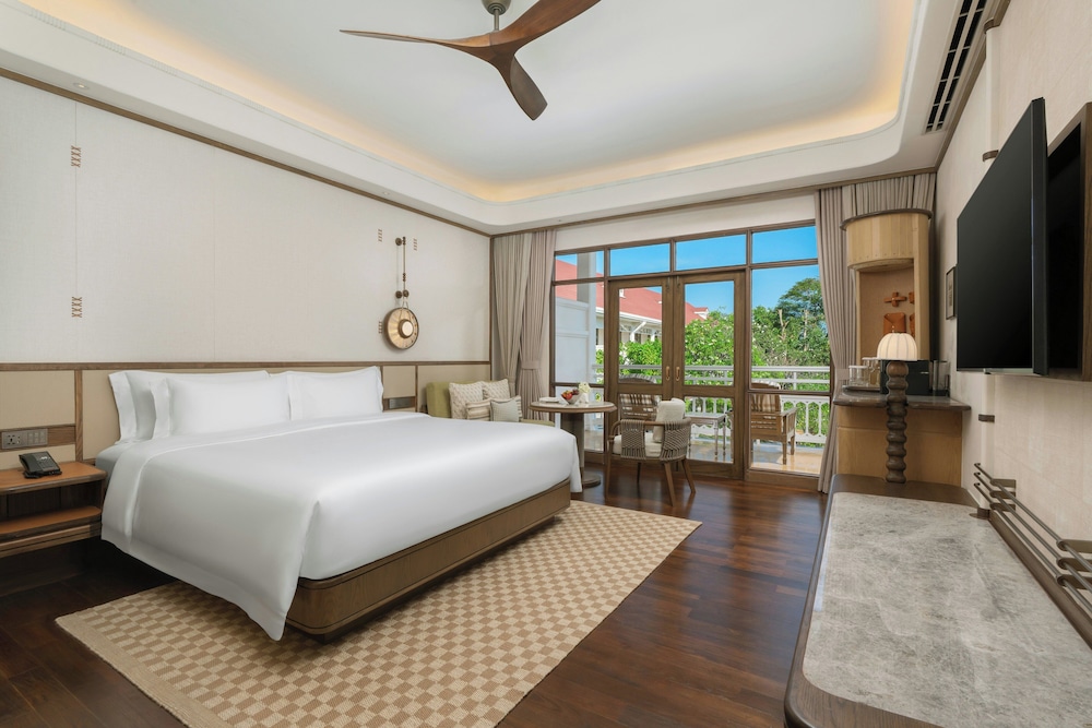 Centara Grand Beach Resort Hua Hin — Hotel rooms in Hua Hin, Prachuap Khiri Khan