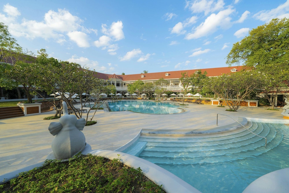 Centara Grand Beach Resort Hua Hin — Swimming pool in Hua Hin, Prachuap Khiri Khan