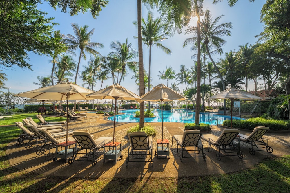 Centara Grand Beach Resort Hua Hin — Swimming pool in Hua Hin, Prachuap Khiri Khan