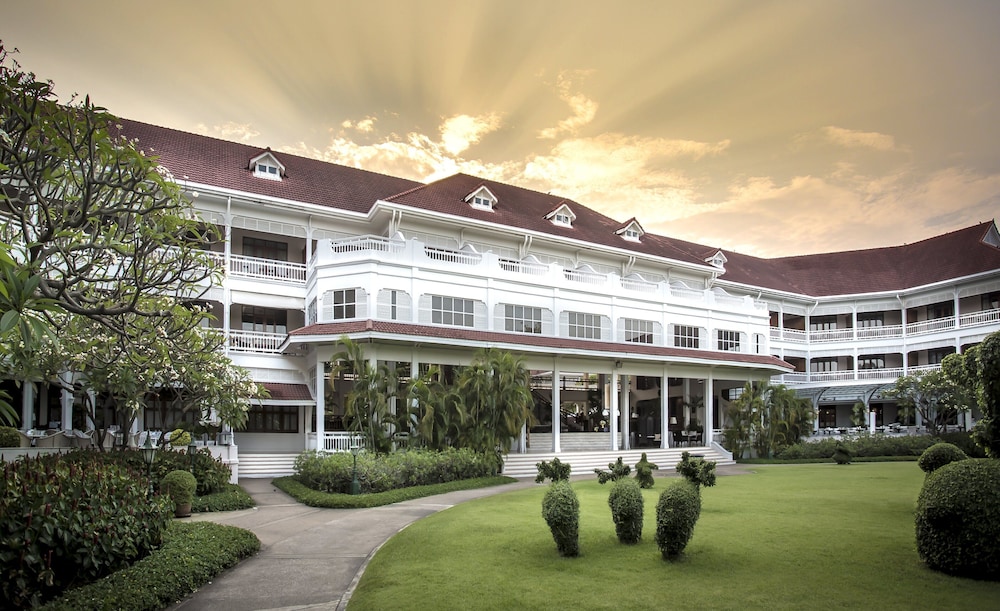 Centara Grand Beach Resort Hua Hin — Hotel building in Hua Hin, Prachuap Khiri Khan
