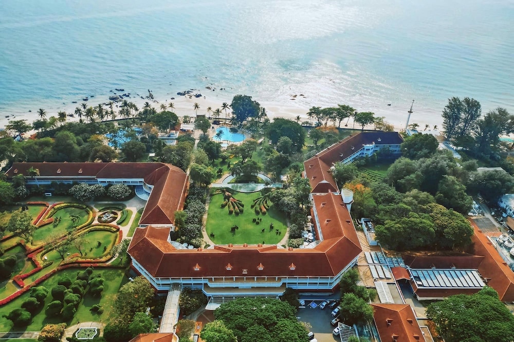 Centara Grand Beach Resort Hua Hin — Hotel building in Hua Hin, Prachuap Khiri Khan