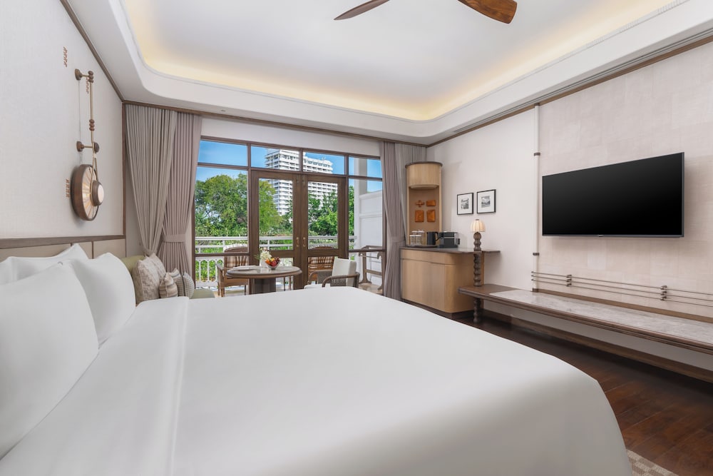 Centara Grand Beach Resort Hua Hin — Hotel rooms in Hua Hin, Prachuap Khiri Khan