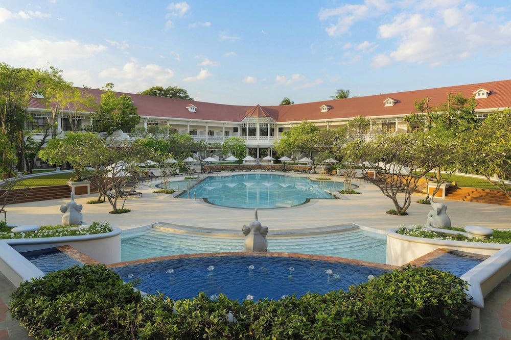 Centara Grand Beach Resort Hua Hin — Swimming pool in Hua Hin, Prachuap Khiri Khan
