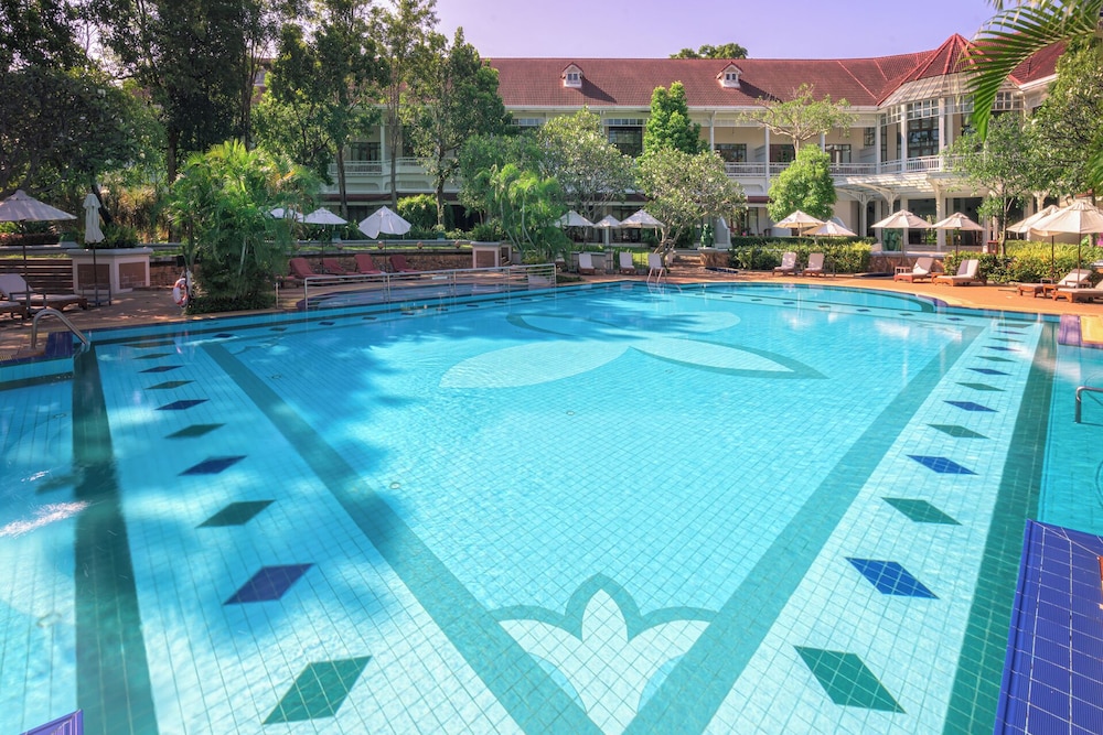 Centara Grand Beach Resort Hua Hin — Swimming pool in Hua Hin, Prachuap Khiri Khan