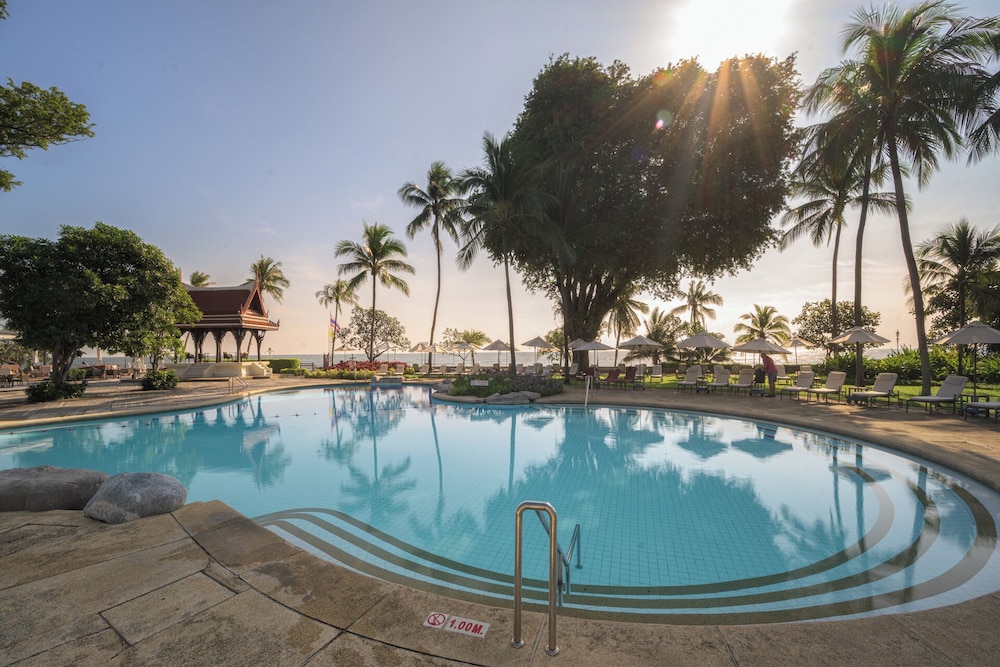 Centara Grand Beach Resort Hua Hin — Swimming pool in Hua Hin, Prachuap Khiri Khan