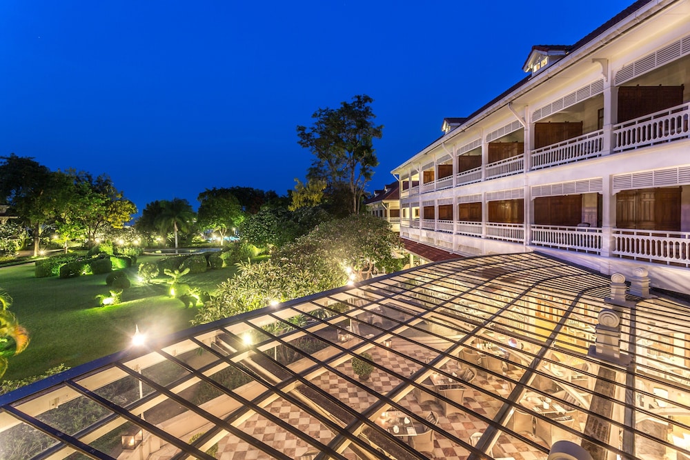 Centara Grand Beach Resort Hua Hin — Hotel building in Hua Hin, Prachuap Khiri Khan