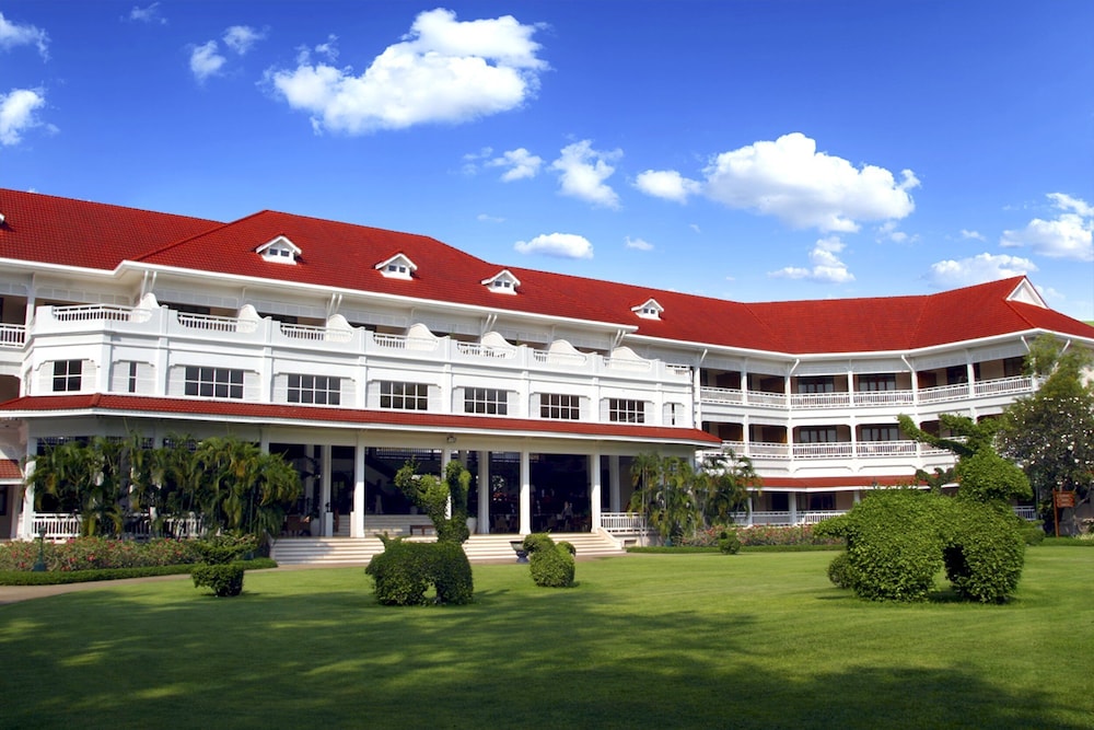 Centara Grand Beach Resort Hua Hin — Hotel building in Hua Hin, Prachuap Khiri Khan