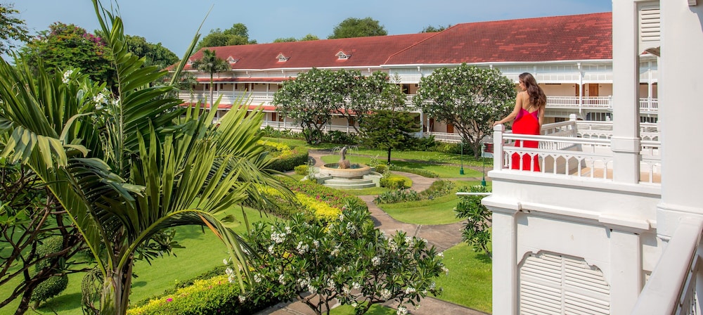 Centara Grand Beach Resort Hua Hin — Hotel building in Hua Hin, Prachuap Khiri Khan