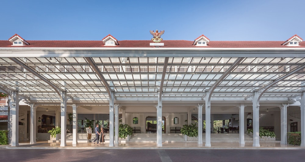 Centara Grand Beach Resort Hua Hin — Hotel building in Hua Hin, Prachuap Khiri Khan