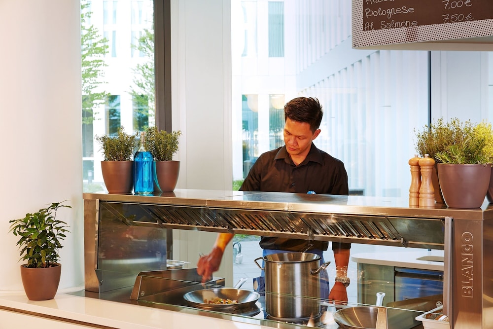 H2 Hotel München Messe — Restaurant & bars in Munich, Bavaria