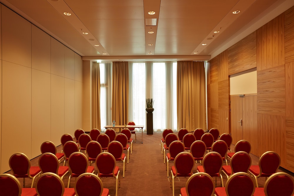 H4 Hotel München Messe — Hotel building in Munich, Bavaria