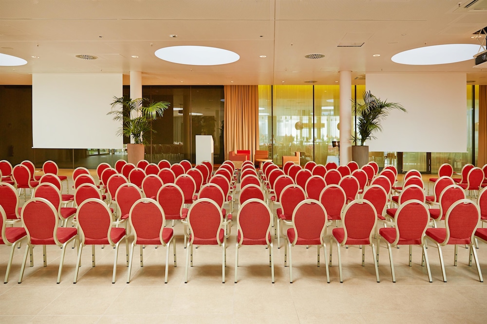 H4 Hotel München Messe — Hotel building in Munich, Bavaria
