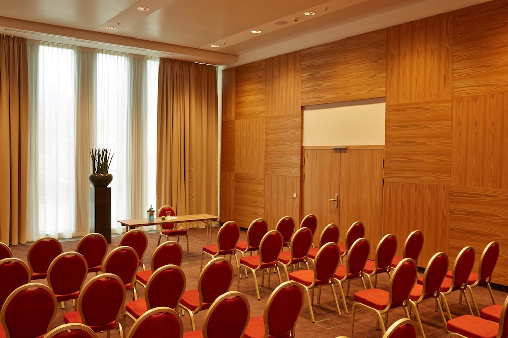 H4 Hotel München Messe — Hotel building in Munich, Bavaria