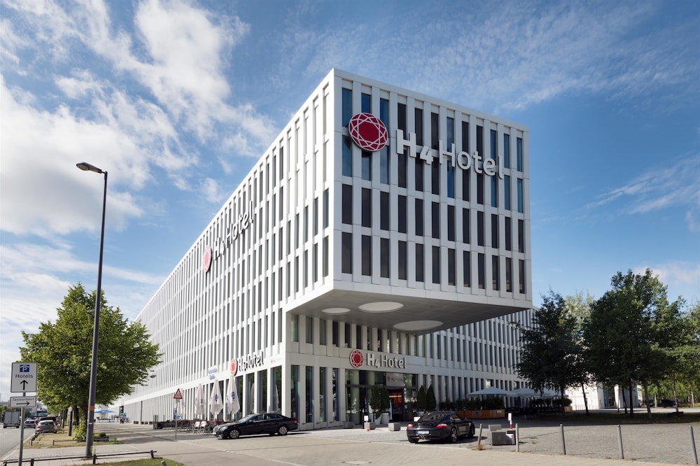 H4 Hotel München Messe — Hotel building in Munich, Bavaria