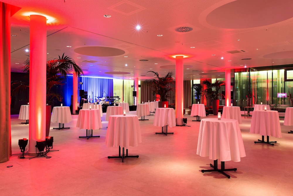 H4 Hotel München Messe — Restaurant & bars in Munich, Bavaria
