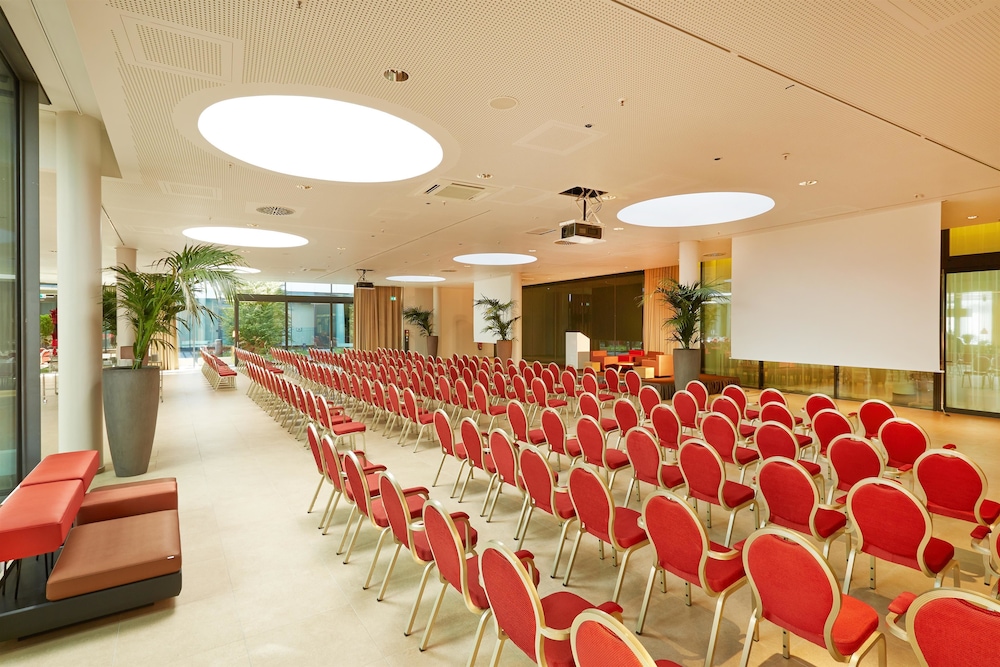 H4 Hotel München Messe — Hotel building in Munich, Bavaria